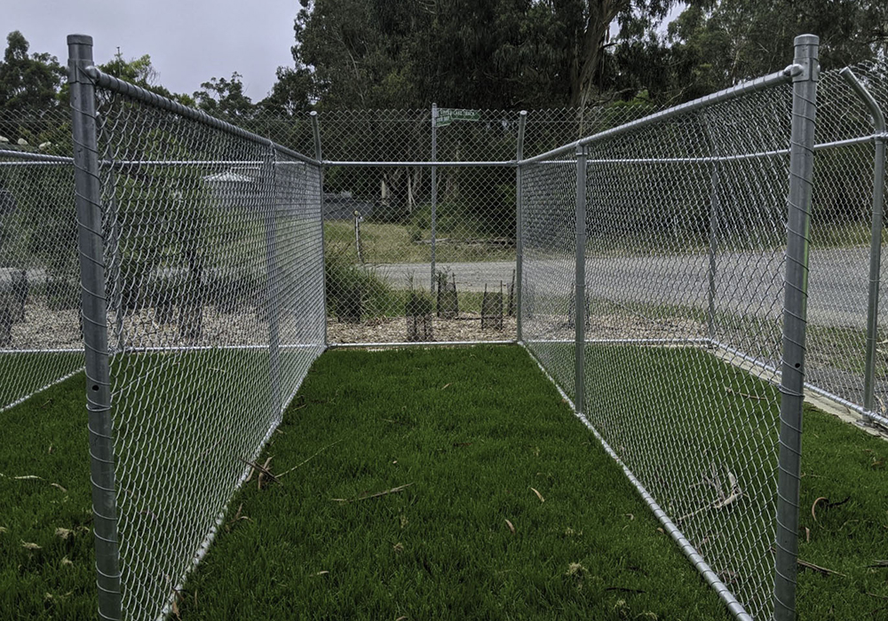 Galvanized chain link mesh dog run2